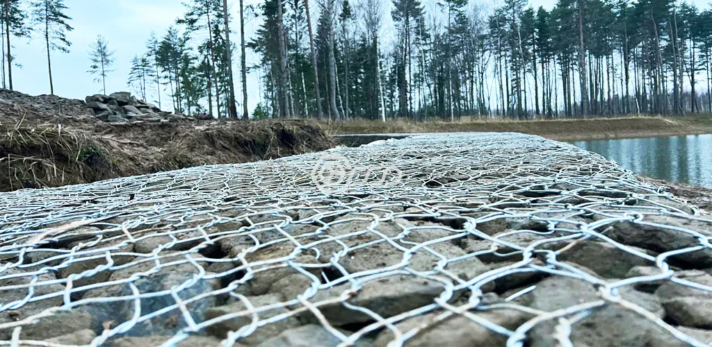 Этап укрепления берега 17